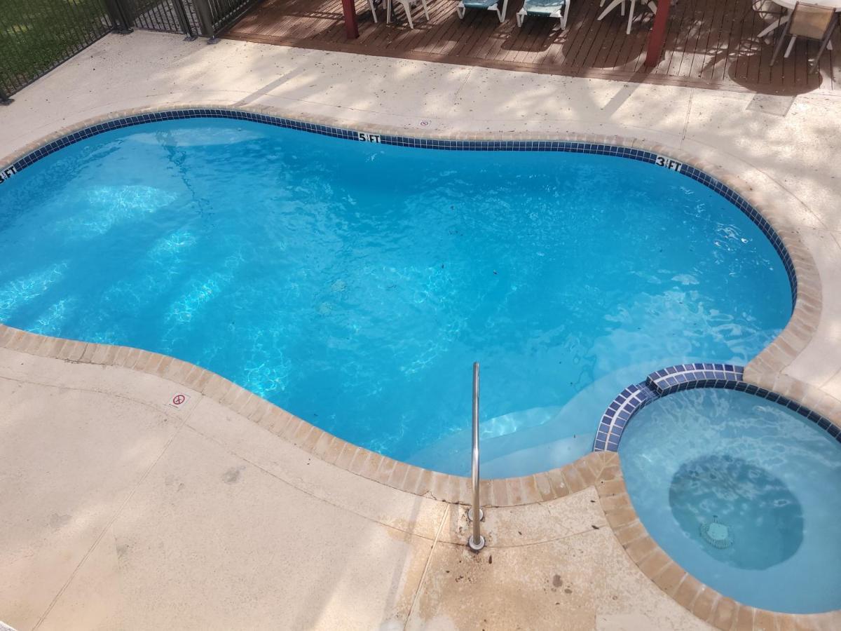 Executive Inn & Suites Cuero Esterno foto